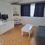 Mobil 6 Personnes 생 질 크루아 드 비